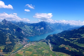 弗里德利斯皮茨青山湖泊风光摄影图片